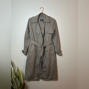 Green Trench Coat with Belted Waist and Mid-Length Cut